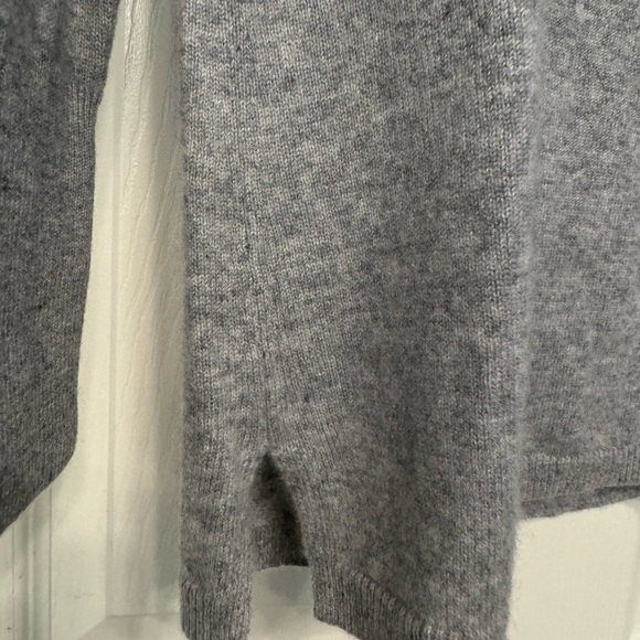 New - Talbot Audrey cowneck Cashmere  sweater - Picture 4 of 4